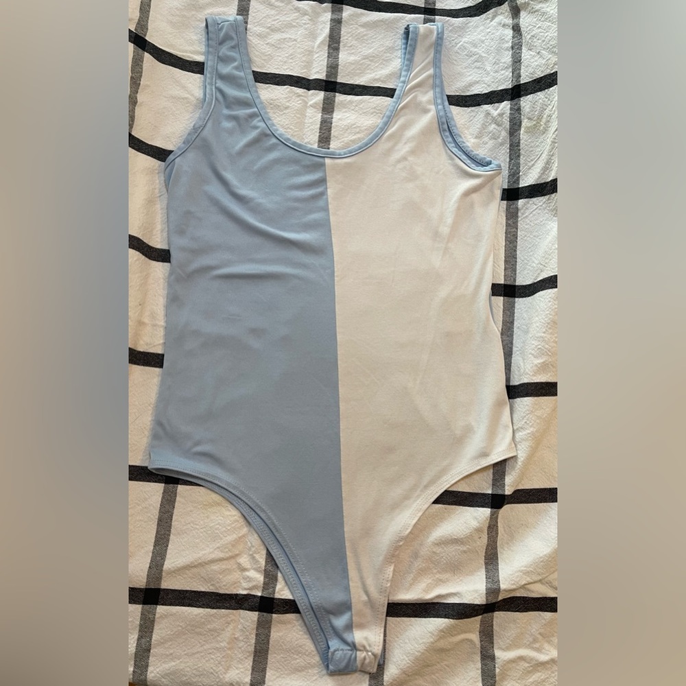 YMI collections reversible vertical split bodysuit size Large snap bottom
